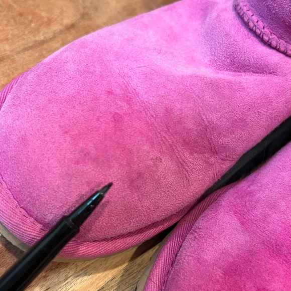 UGGS AUTHENTIC purple magenta size 6 (37). Never worn with slight marks. - Picture 8 of 14